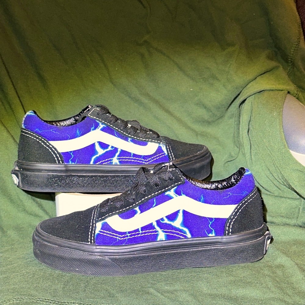 Vans little boys US 12.5 only worn once in new condition shoe box not included